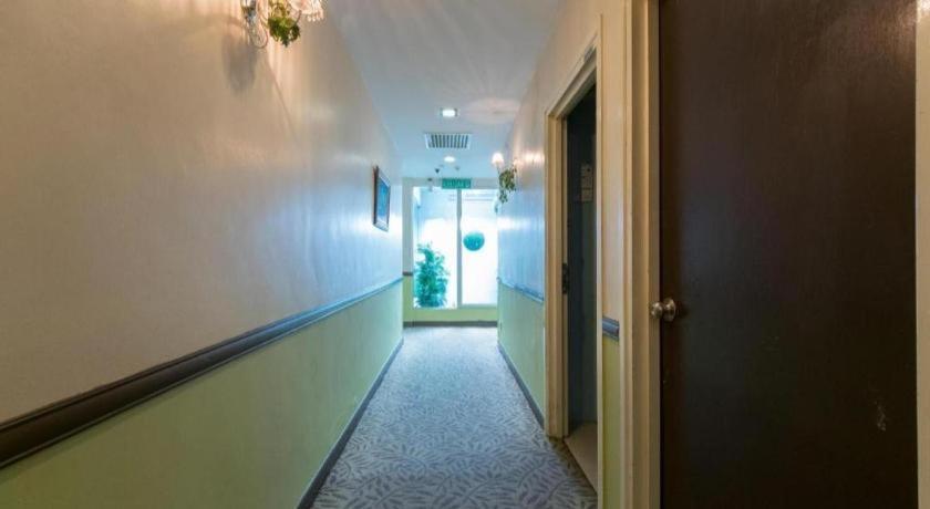 Oyo 126 Rae Hotel Куала-Лумпур Экстерьер фото